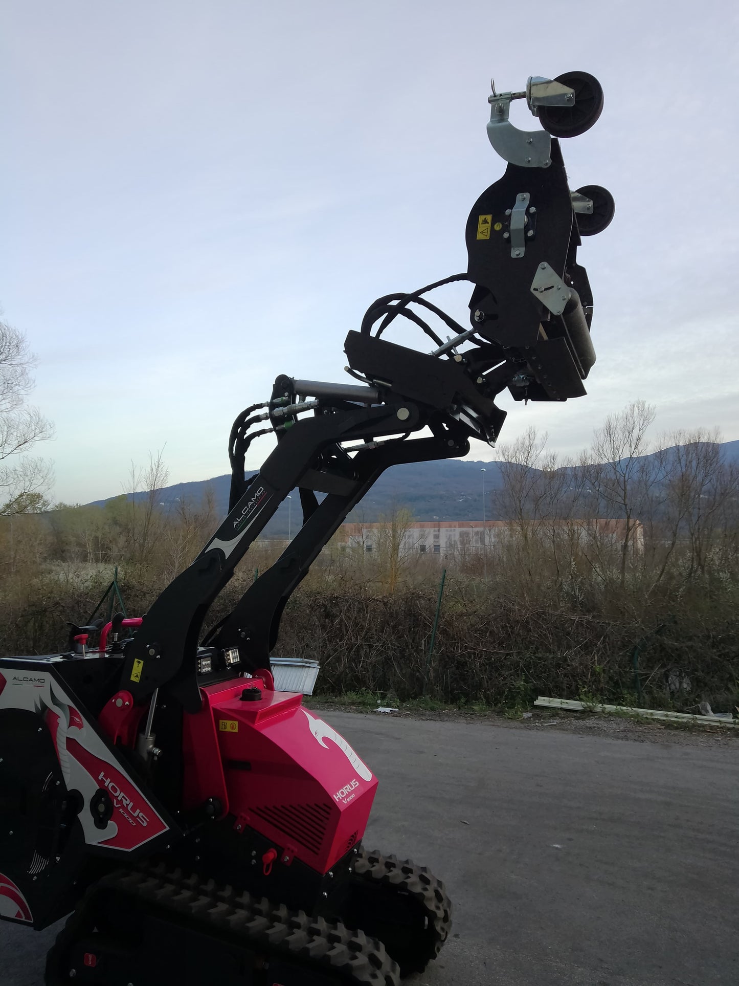 TRINCIA ERBA HORUS V1000