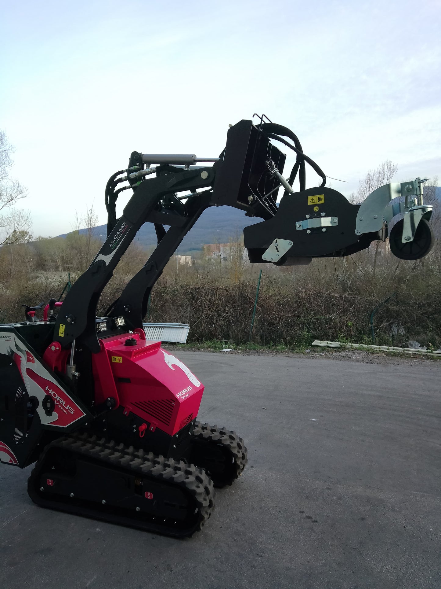 TRINCIA ERBA HORUS V1000