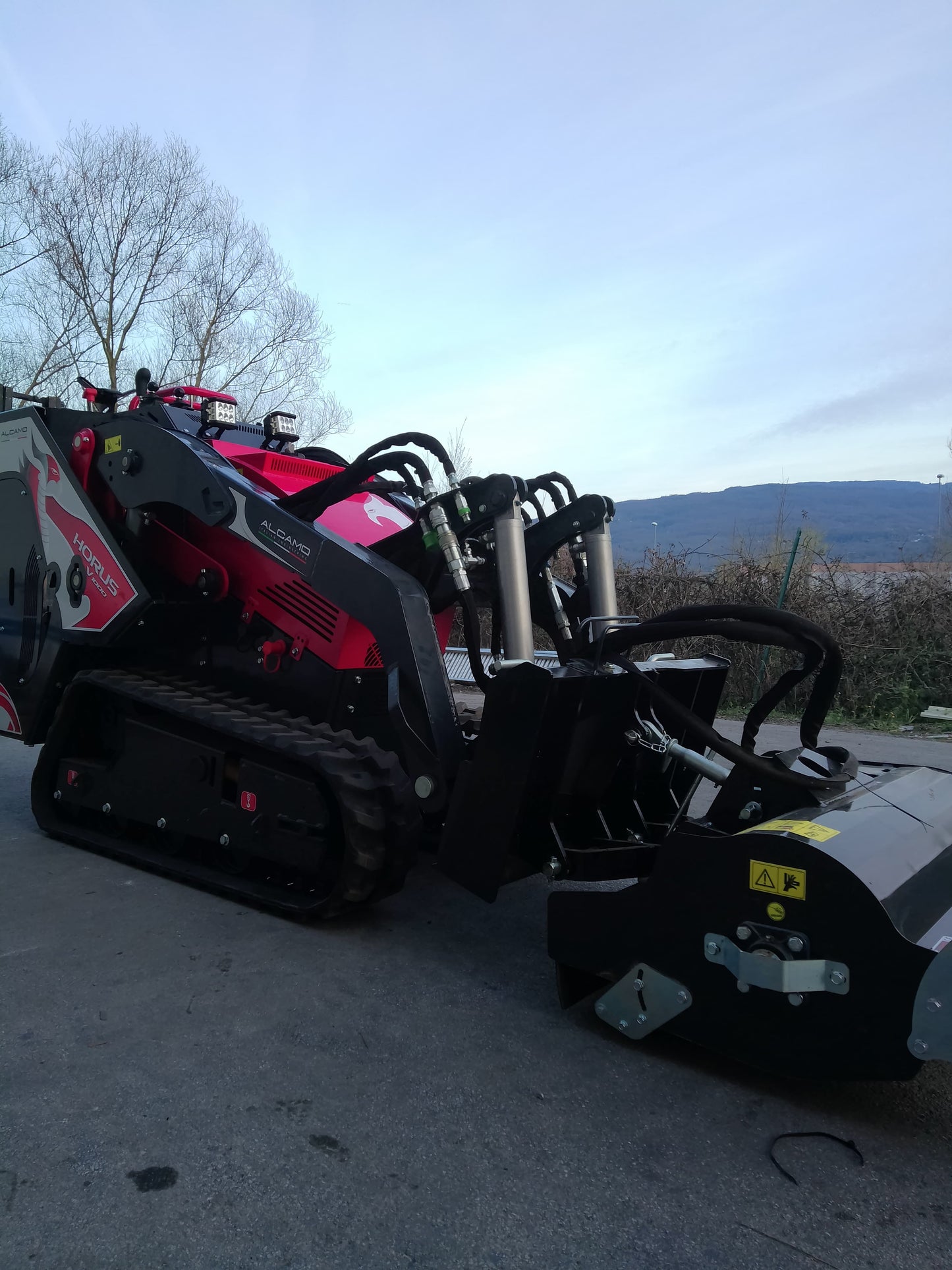 TRINCIA ERBA HORUS V1000