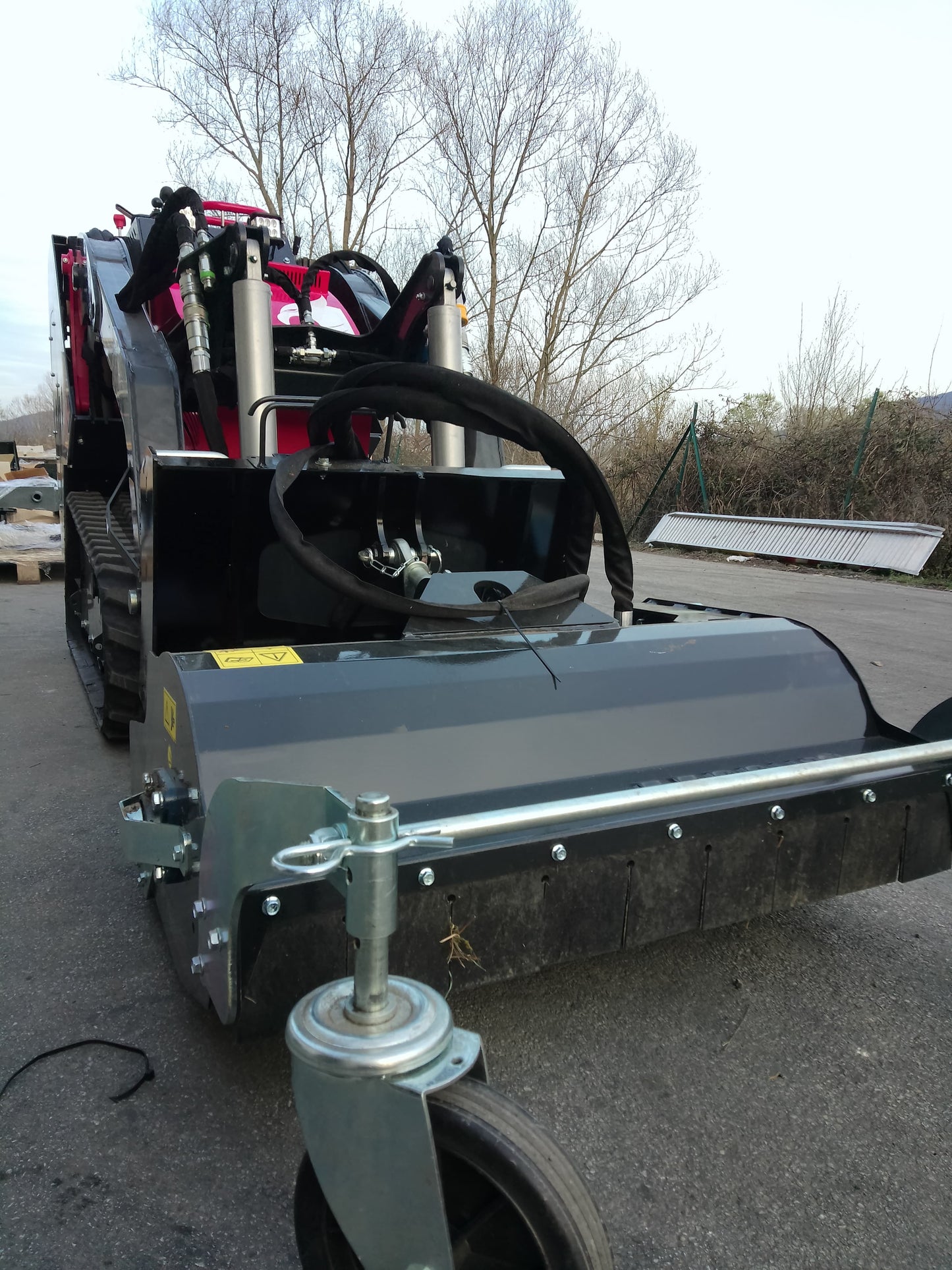 TRINCIA ERBA HORUS V1000